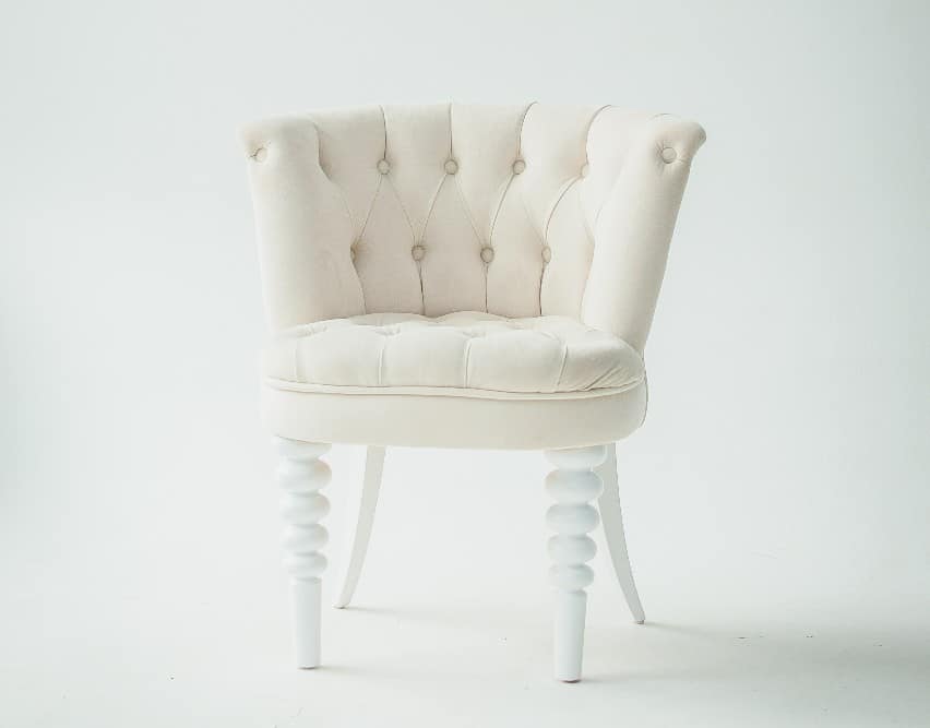 hur får man bort ögonbrynsfärg från möbler